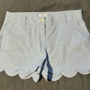 Women’s crown & Ivy 4” inseam scallop shorts